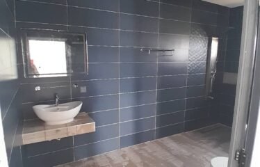 Villa  Cité Nana 7 Pièces